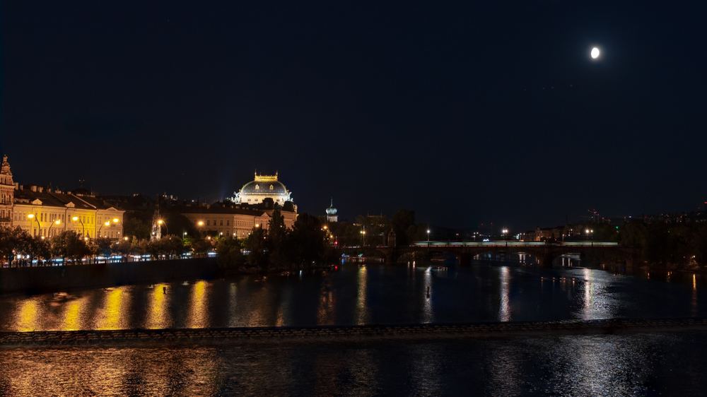 The National Theatre by night photographed by Dragos Varnav